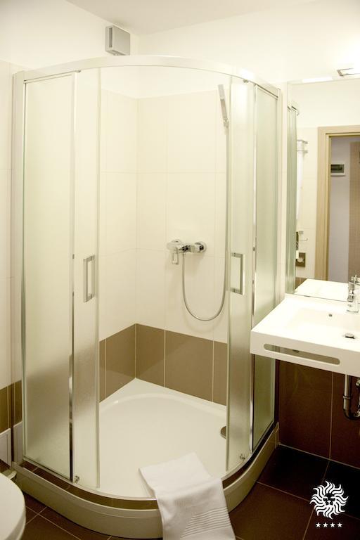 Hotel Leon & Spa Arad Cameră foto